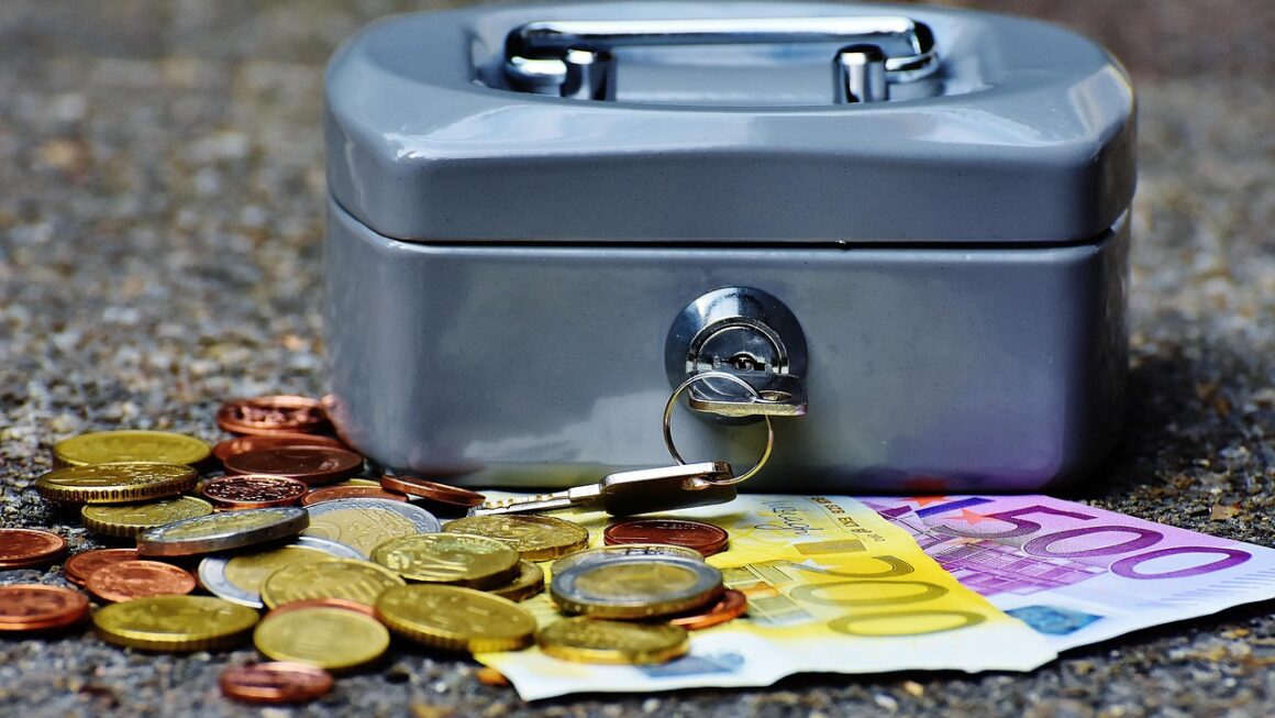 Credit Cards vs. Personal Loans: Understanding the Financial Trade-offs