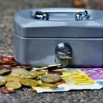 Credit Cards vs. Personal Loans: Understanding the Financial Trade-offs