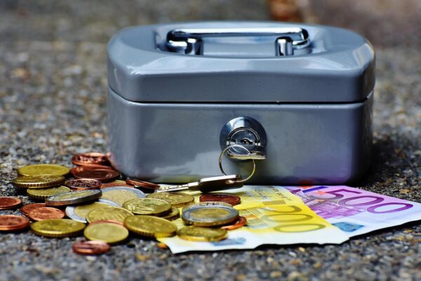Credit Cards vs. Personal Loans: Understanding the Financial Trade-offs