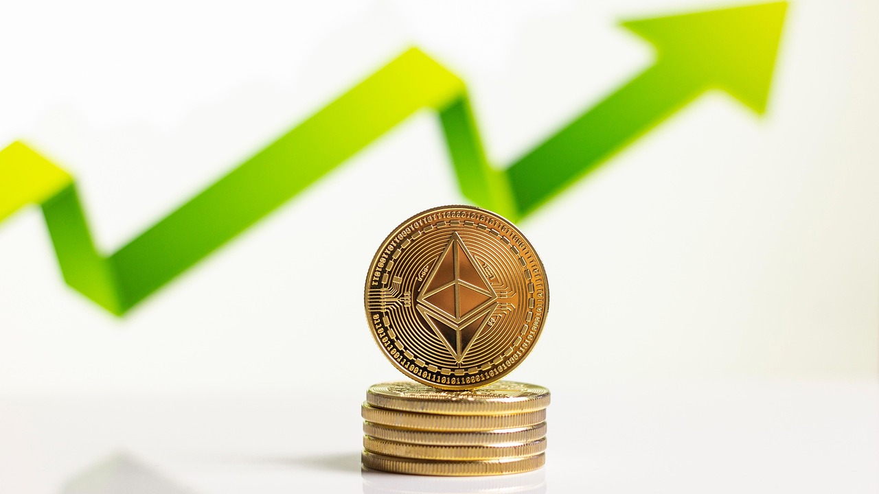 Solana vs Cardano: Who Will Dominate Smart Contracts in 2025?